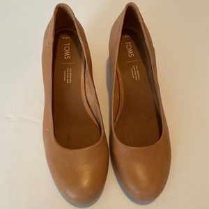 Toms Honey Leather Beverly Pumps Size 9